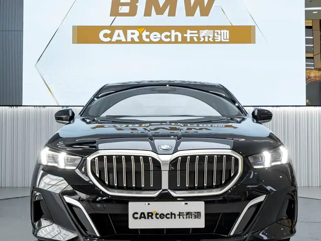 BMW 5 Series — фото 1
