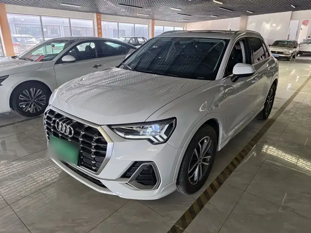 Audi Q3 — фото 1