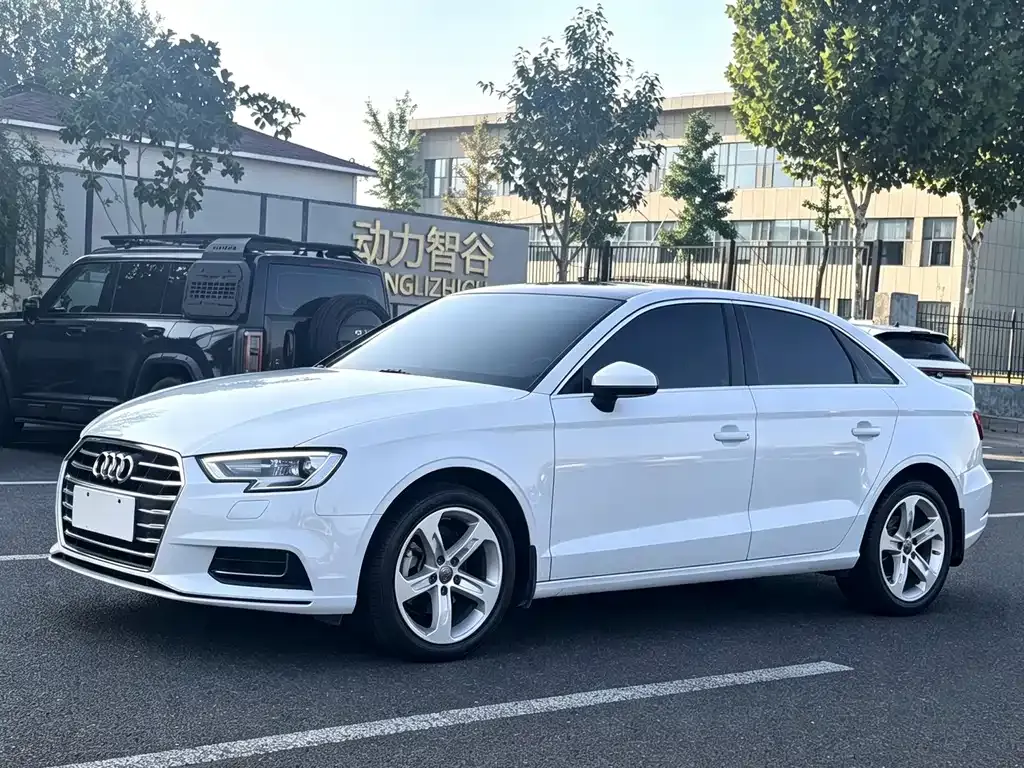 Audi A3 — фото 1