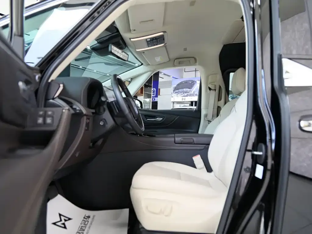 Toyota Vellfire — фото 2