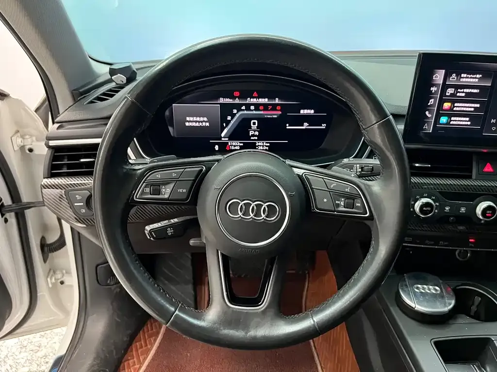 Audi A4L — фото 10