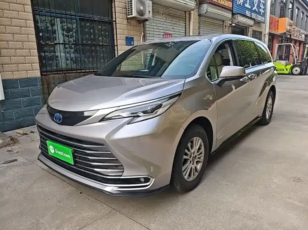 Toyota Sienna — фото 8