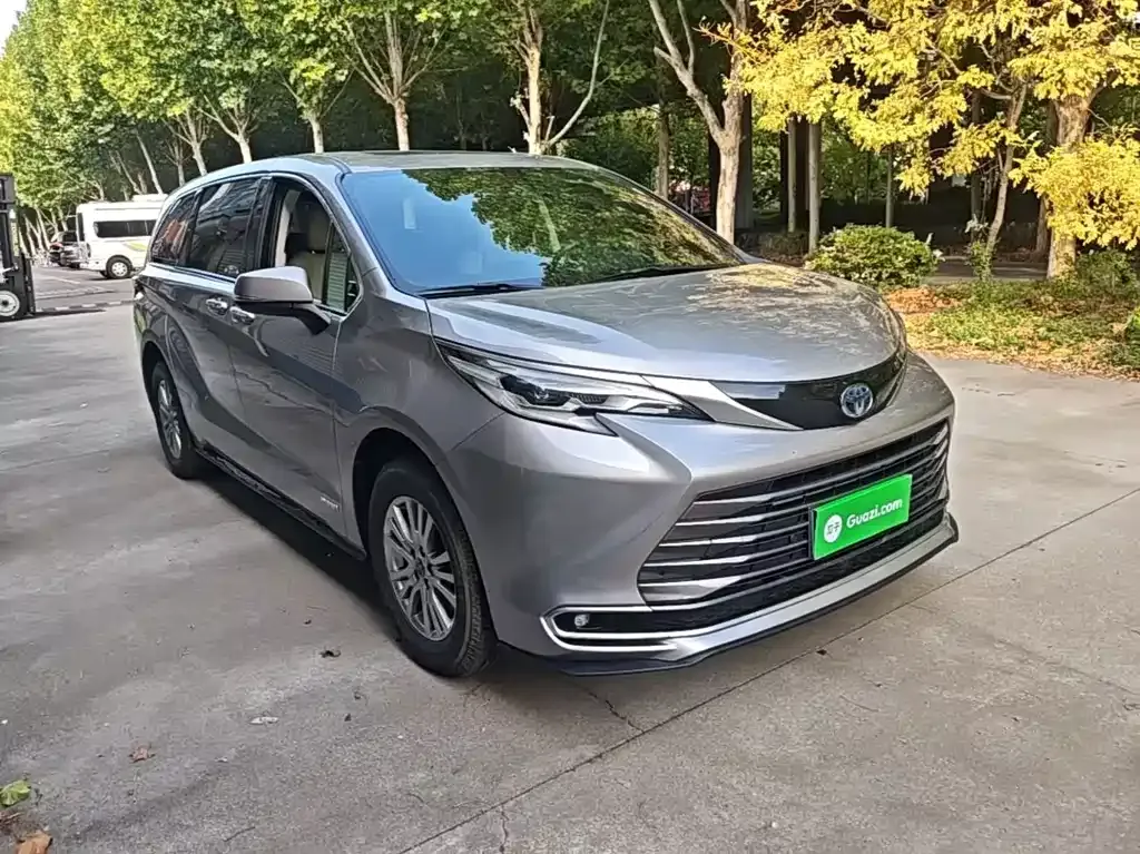 Toyota Sienna — фото 2