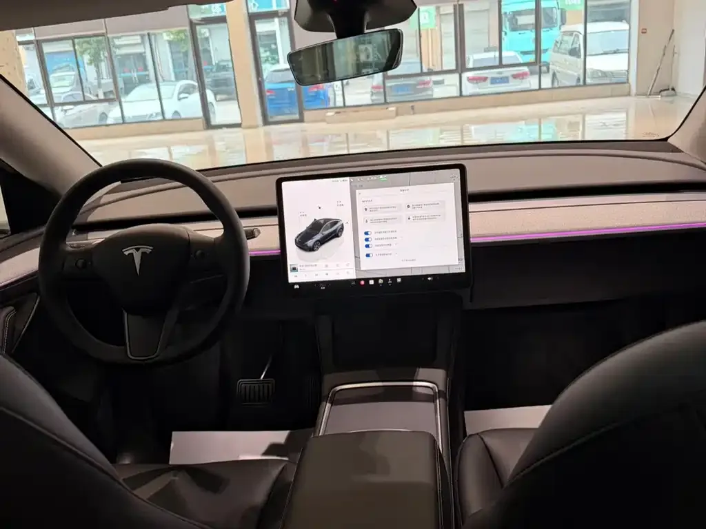 Tesla Model Y — фото 10