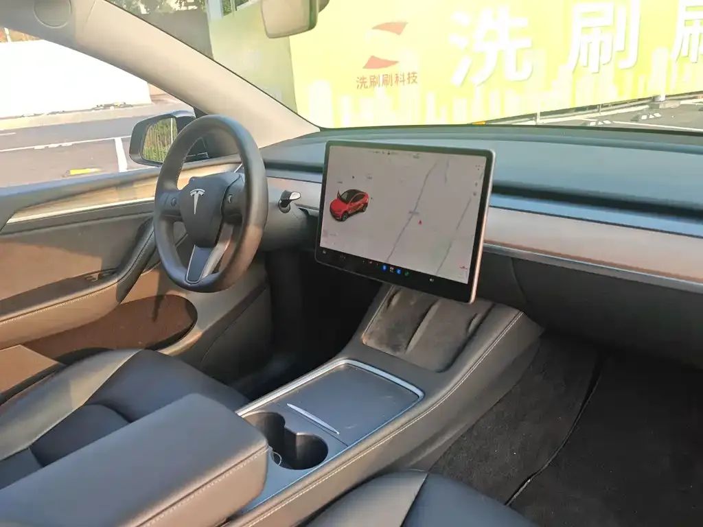 Tesla Model Y — фото 10