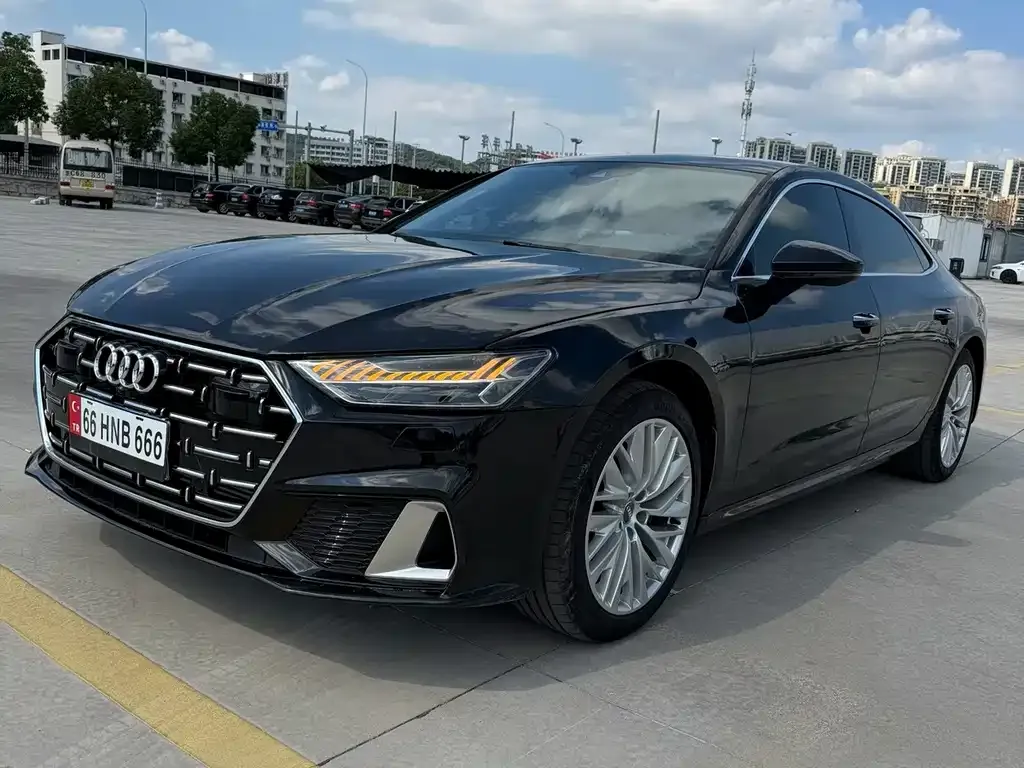 Audi A7L — фото 1