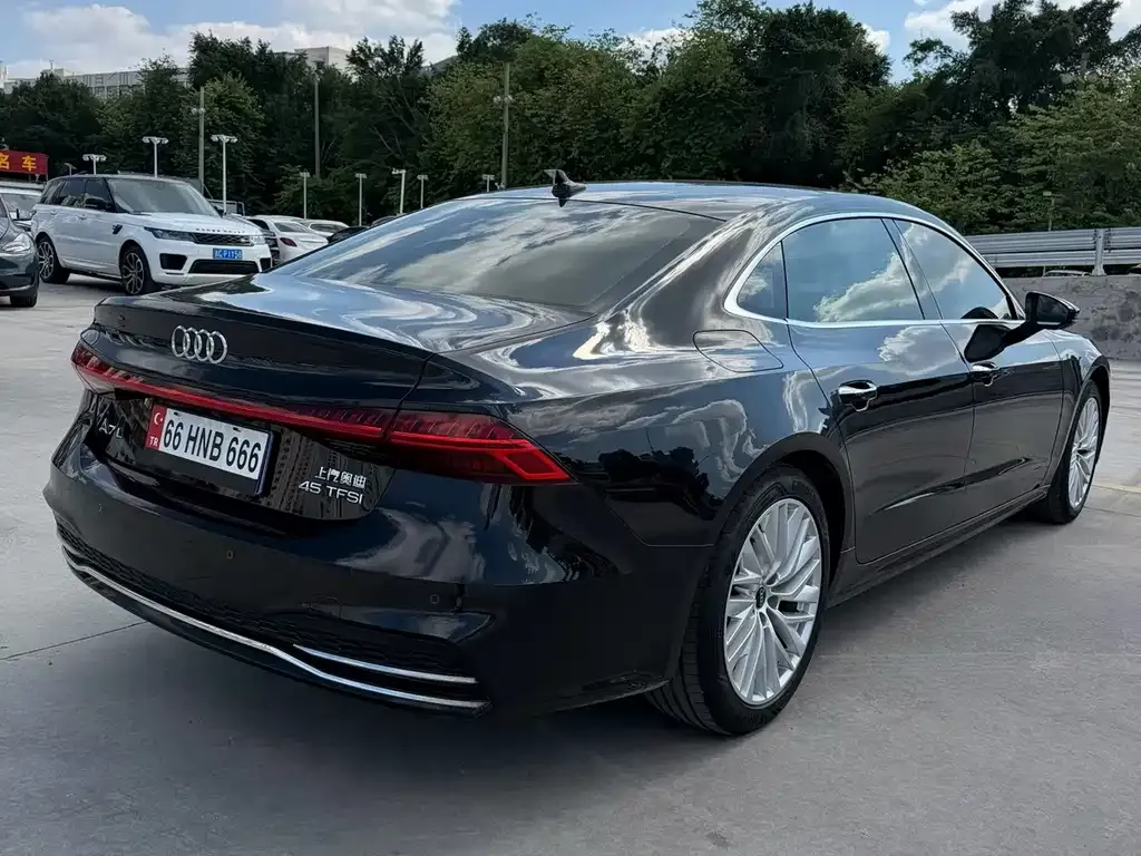 Audi A7L — фото 8