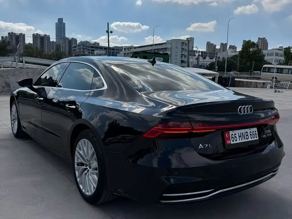 Audi A7L — фото 2