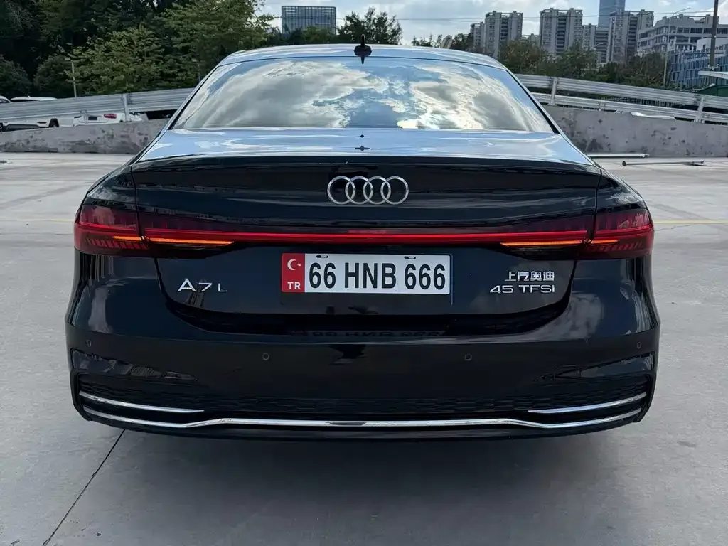 Audi A7L — фото 6