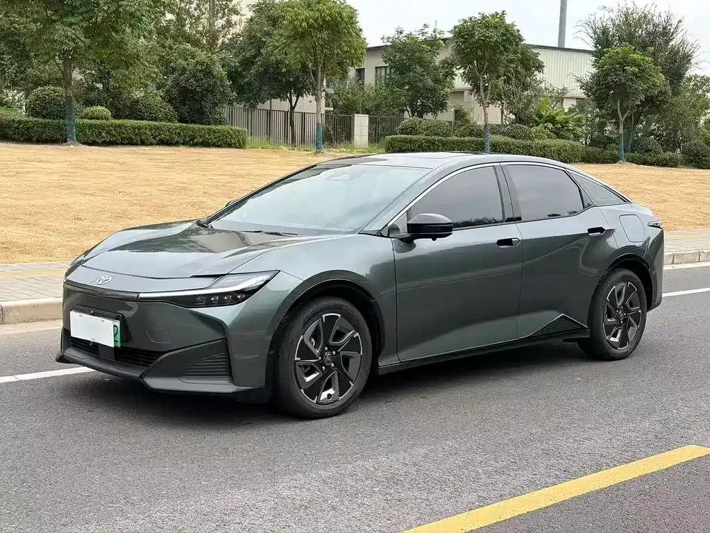 Toyota bZ3 — фото 1