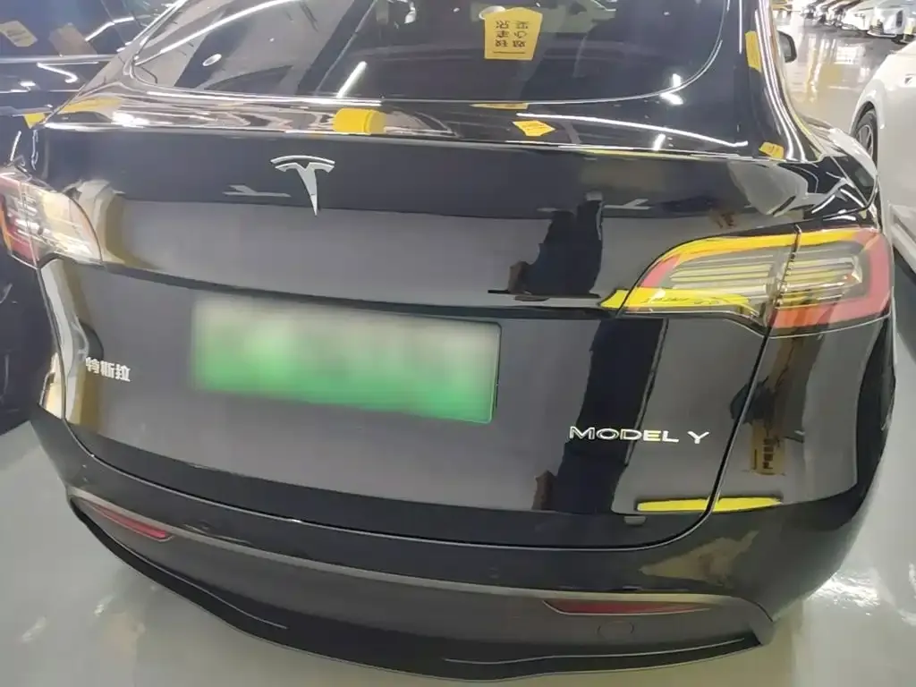 Tesla Model Y — фото 9