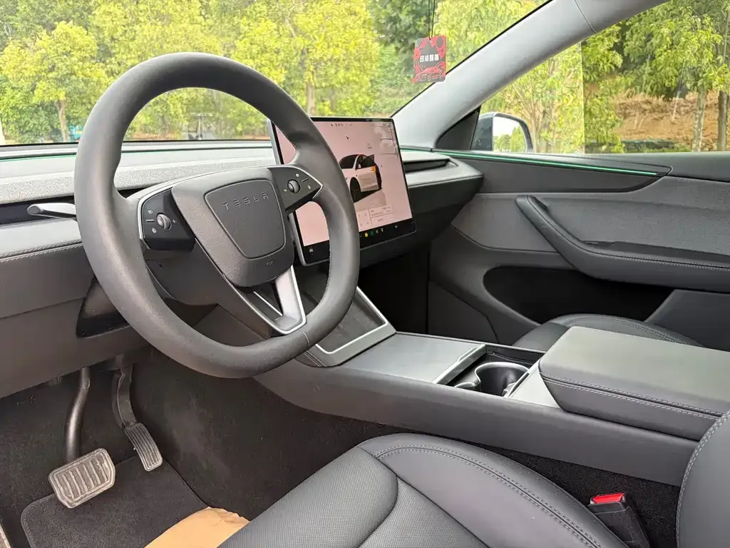 Tesla Model Y — фото 4