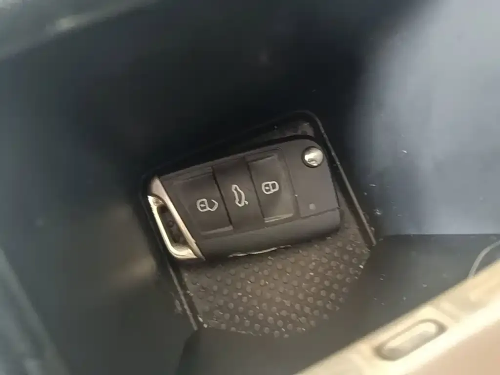 Volkswagen Tharu — фото 2