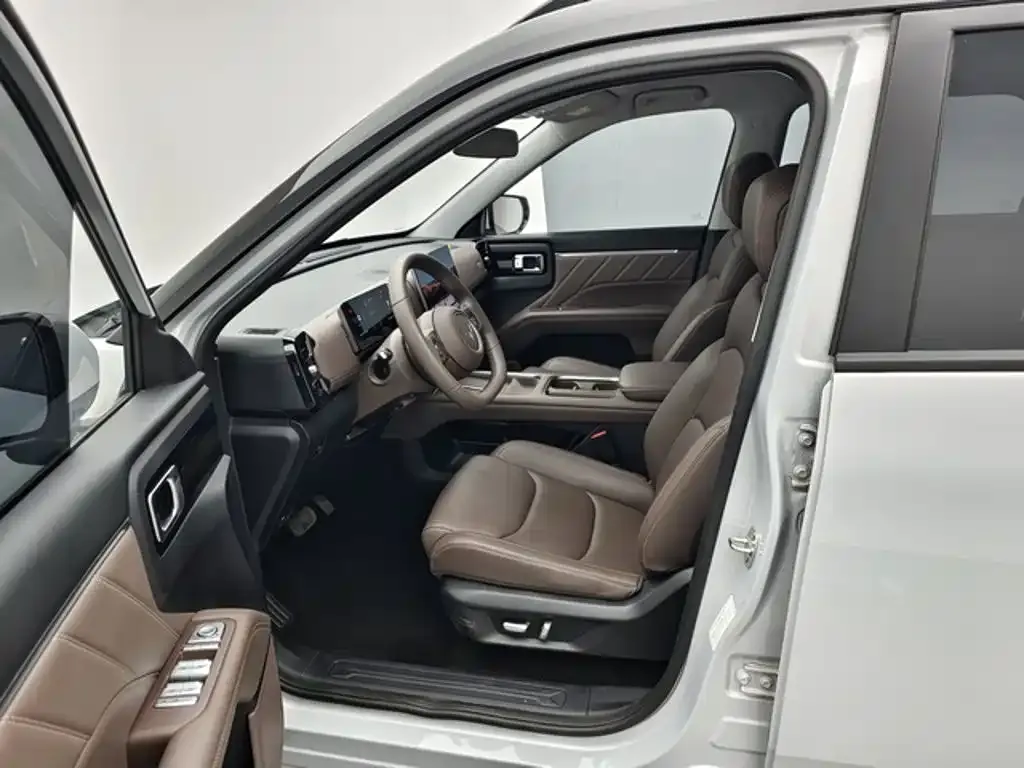 Wuling Xingguang 560 New Energy — фото 10