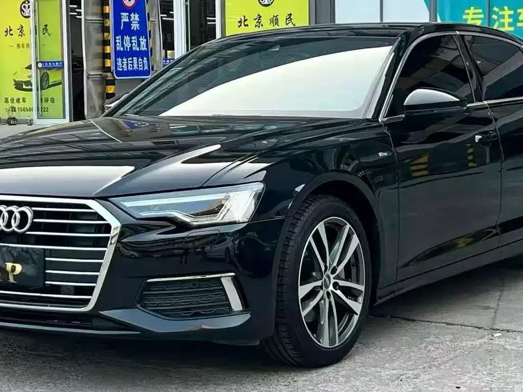 Audi A6L — фото 1