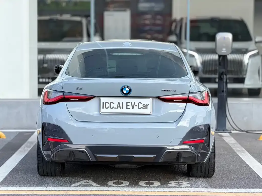 BMW i4 — фото 6