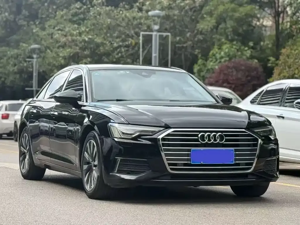 Audi A6L — фото 1