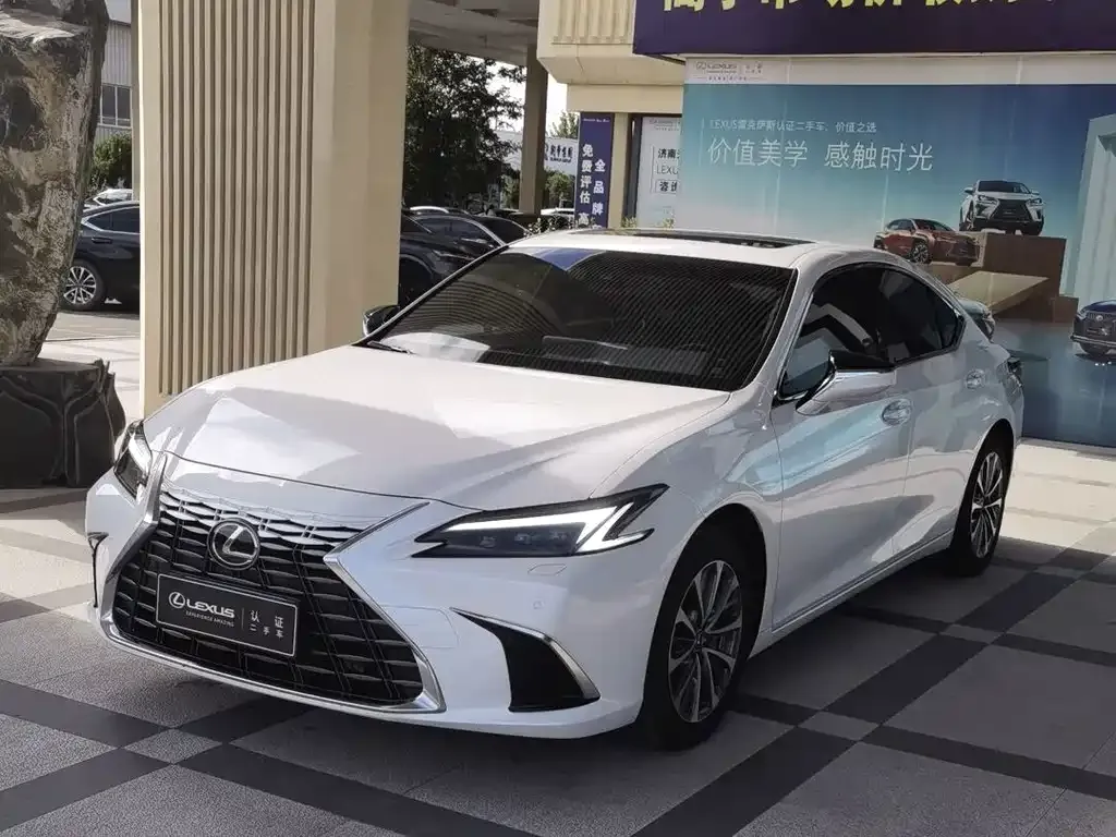 Lexus ES — фото 1
