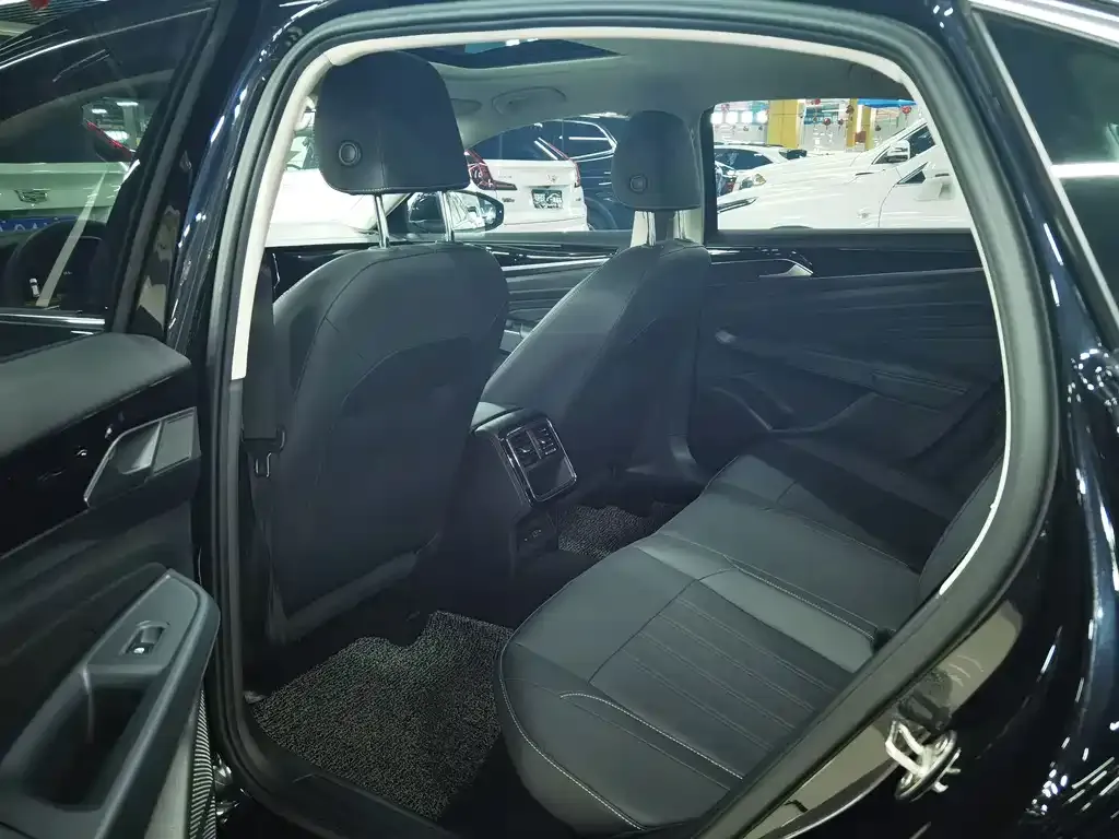 Volkswagen Passat — фото 5