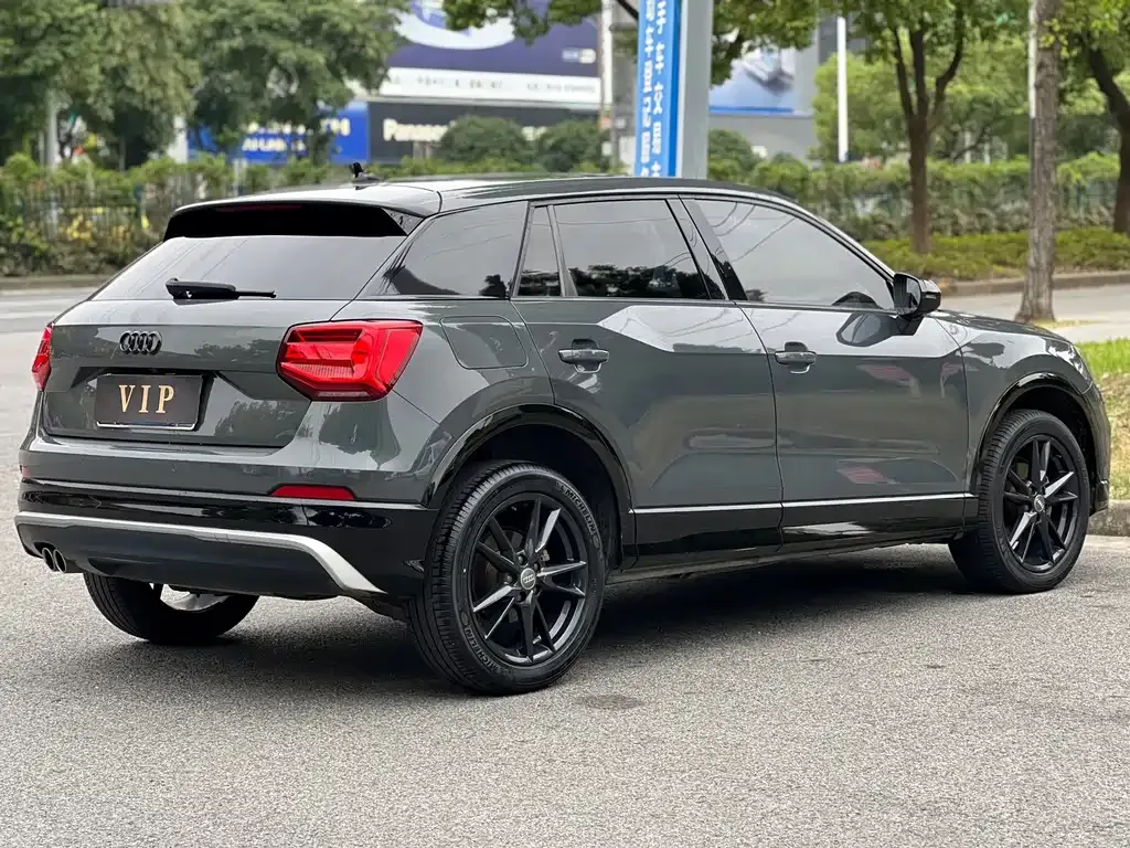 Audi Q2L — фото 5