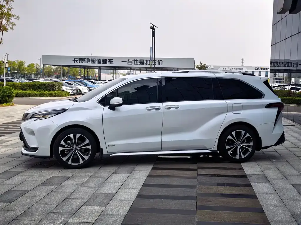 Toyota Granvia — фото 10