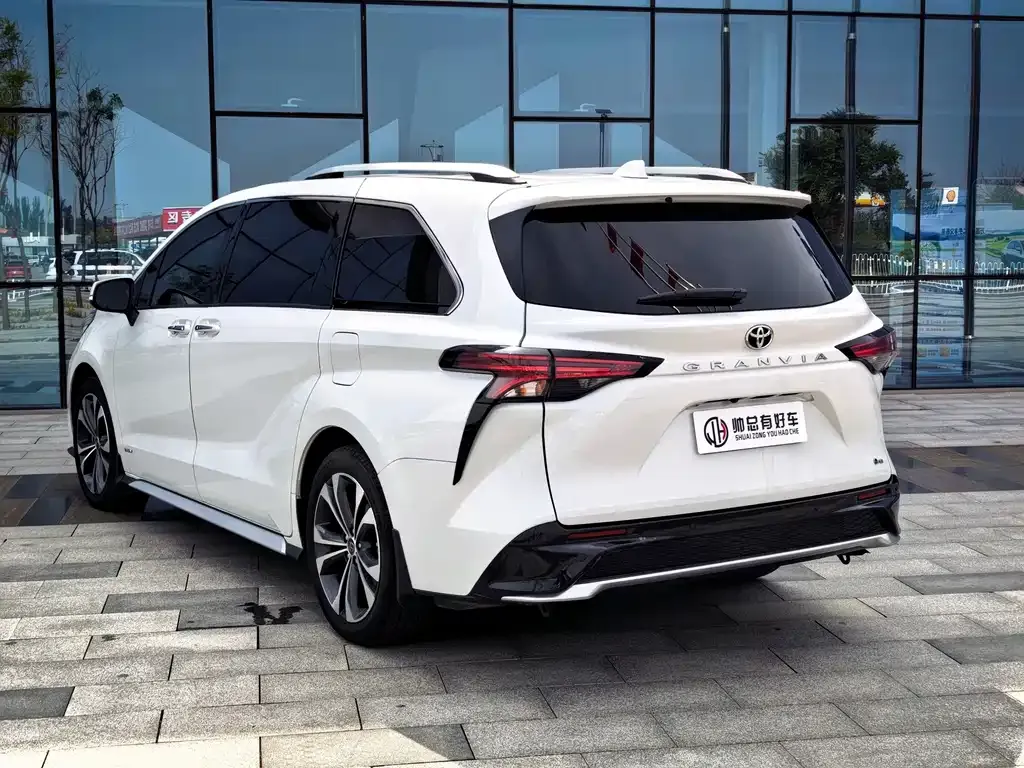 Toyota Granvia — фото 6