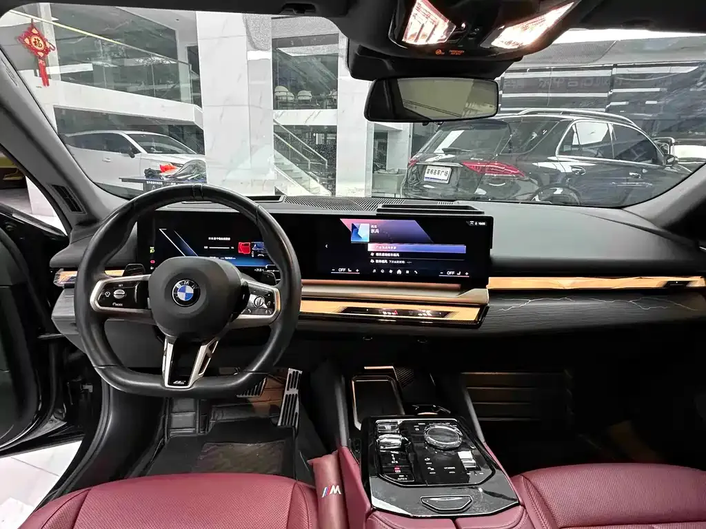 BMW 5 Series — фото 10