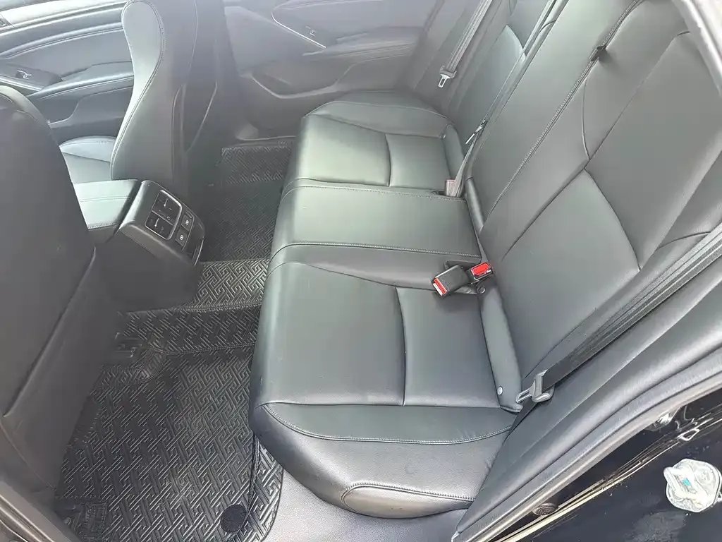 Honda Accord — фото 9