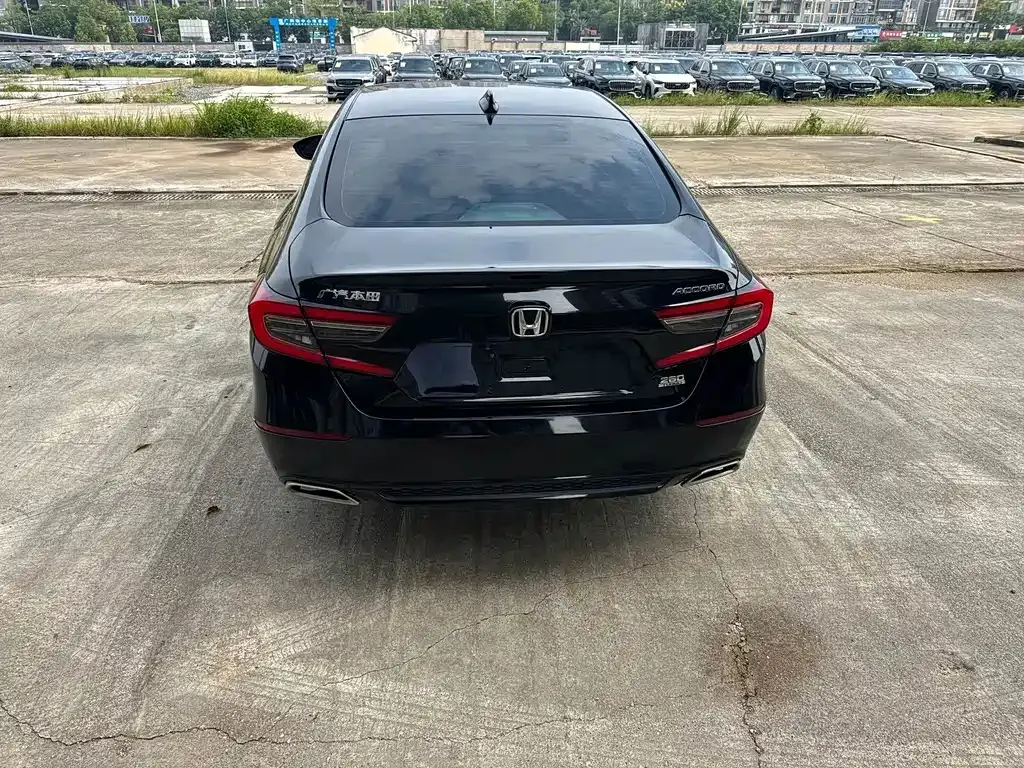 Honda Accord — фото 8