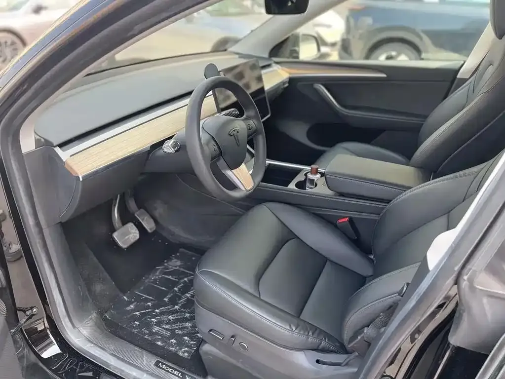 Tesla Model Y — фото 4