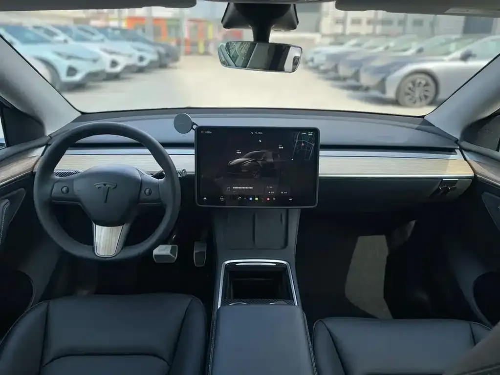 Tesla Model Y — фото 6