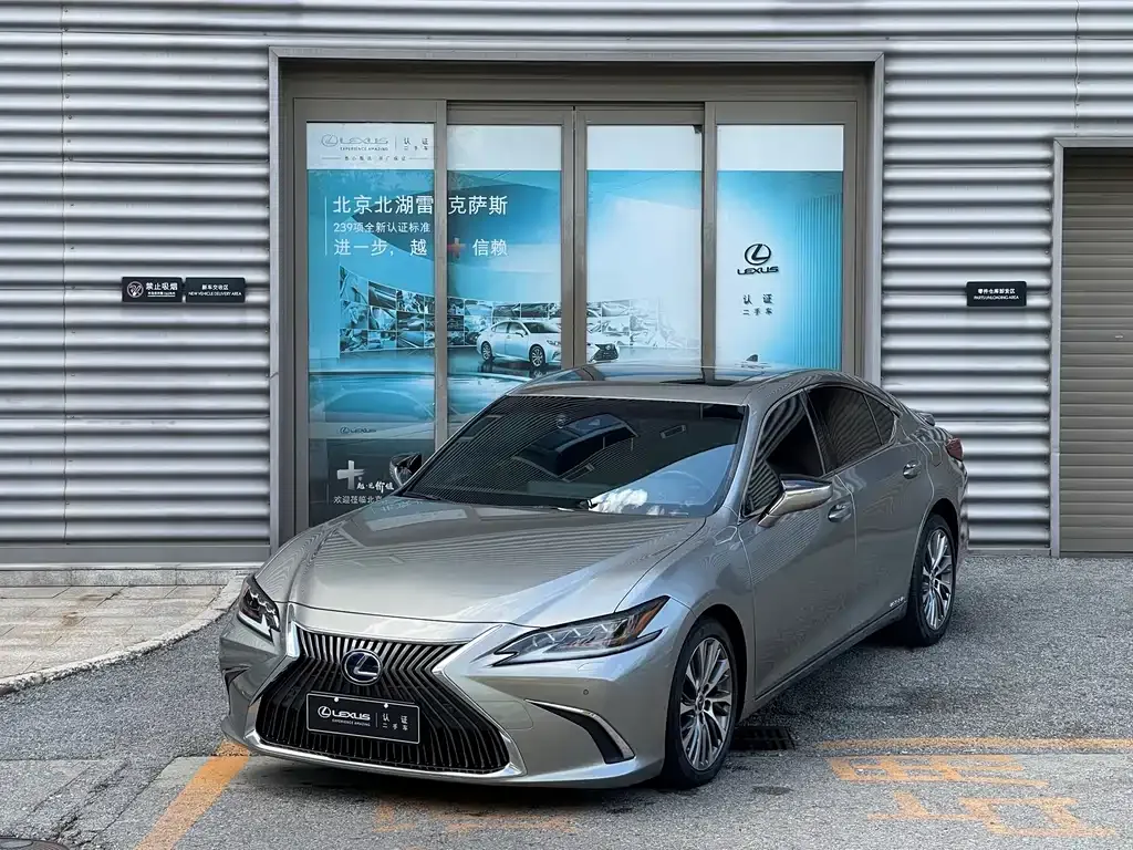 Lexus ES — фото 1