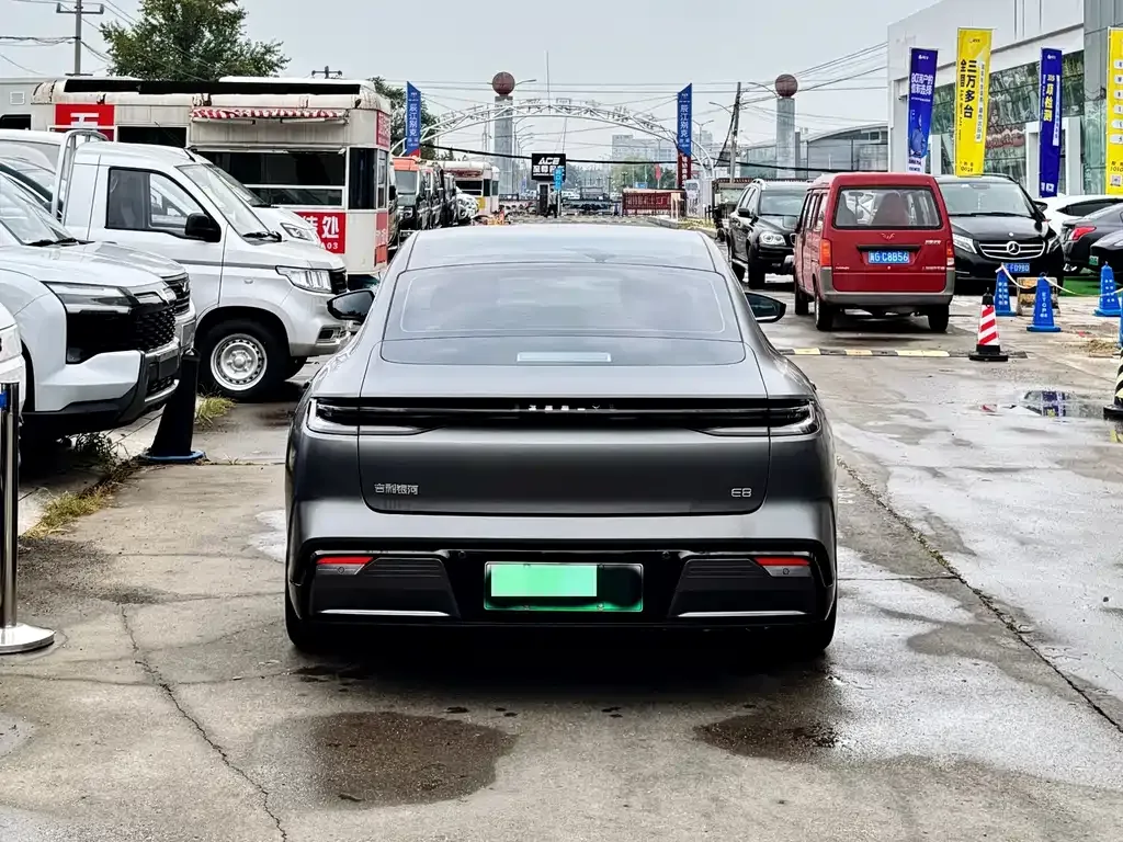 Geely Galaxy E8 — фото 4