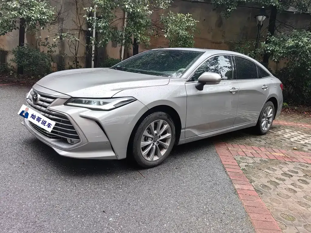Toyota Avalon — фото 1