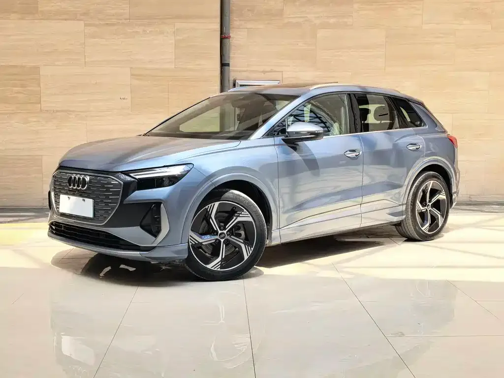 Audi Q4 e-tron — фото 1