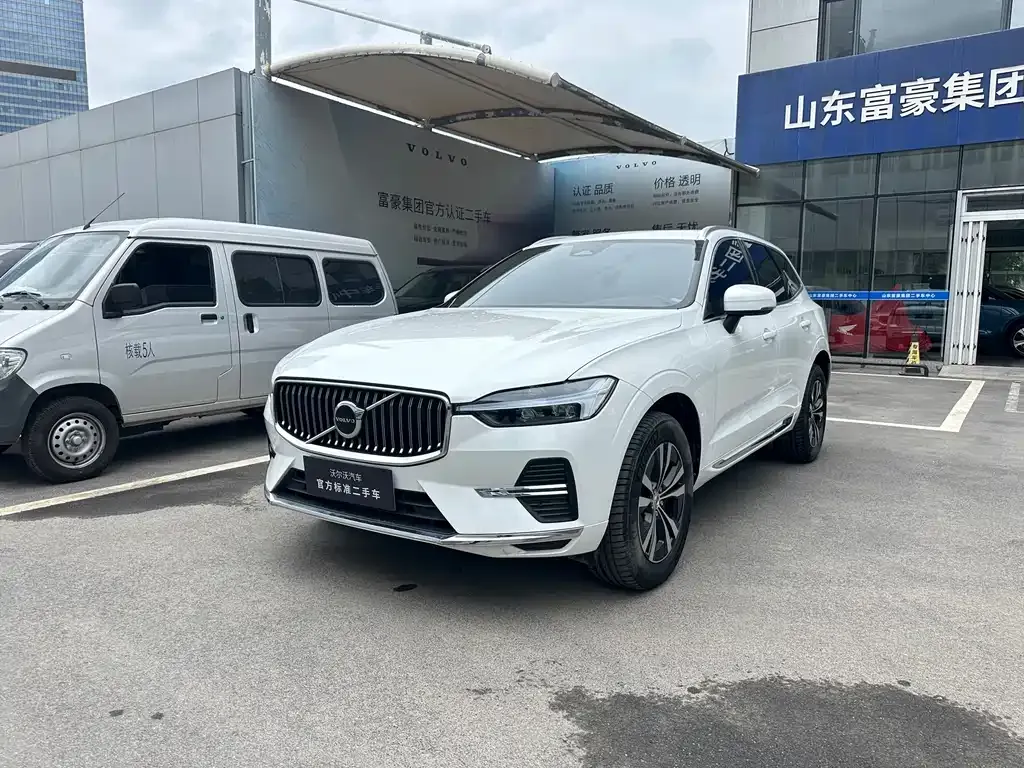 Volvo XC60 — фото 1