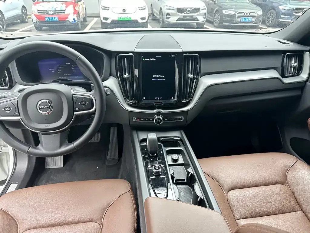 Volvo XC60 — фото 9