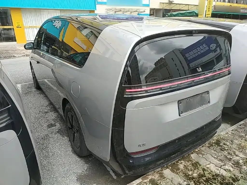 Li Auto MEGA — фото 6