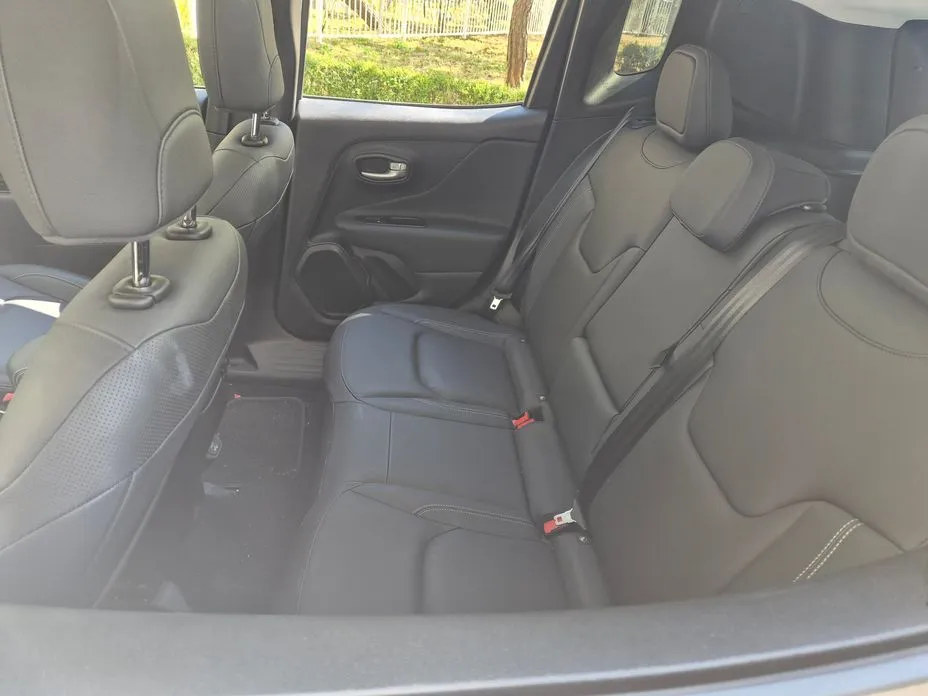Jeep Renegade — фото 1