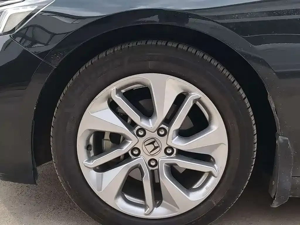 Honda Accord — фото 10
