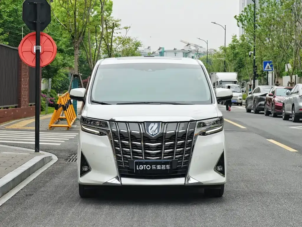 Toyota Alphard — фото 3