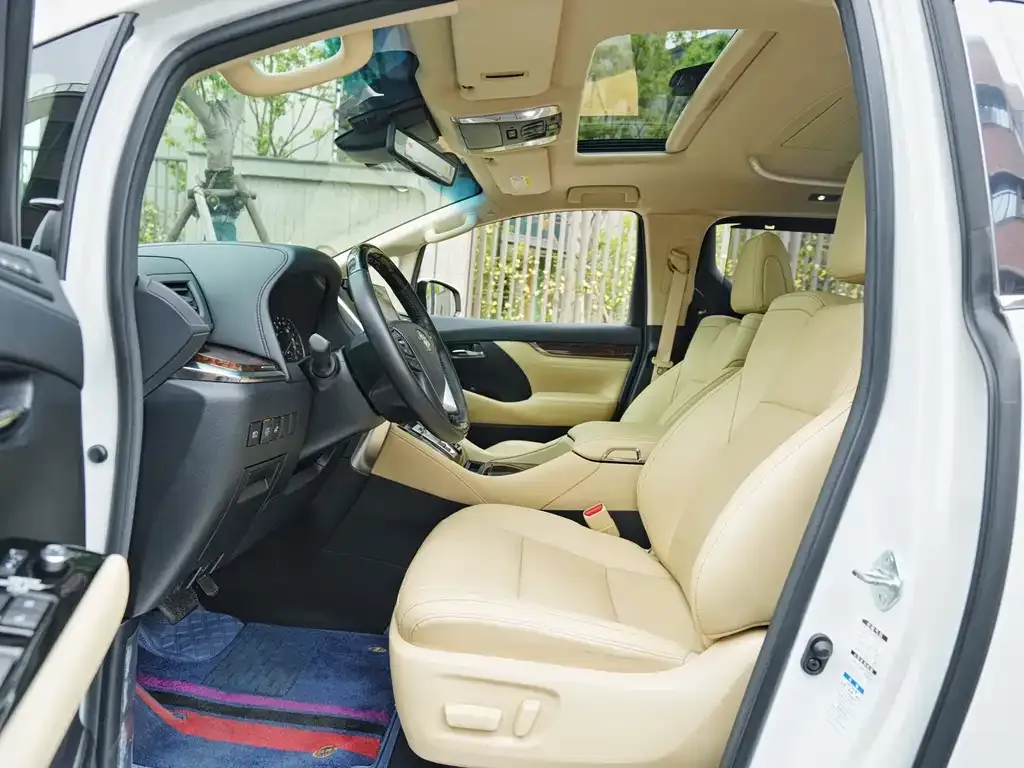 Toyota Alphard — фото 2