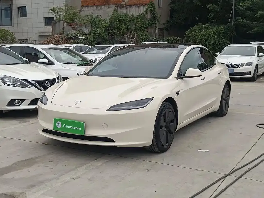 Tesla Model 3 — фото 1
