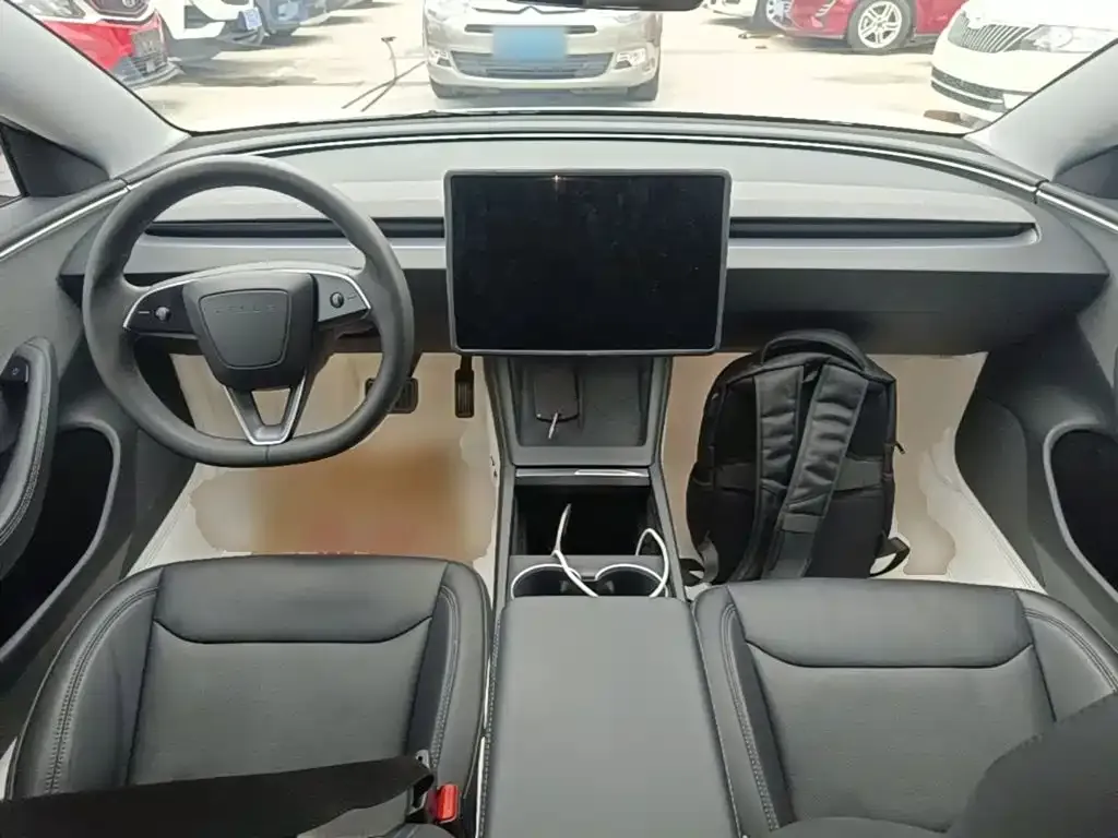 Tesla Model 3 — фото 9