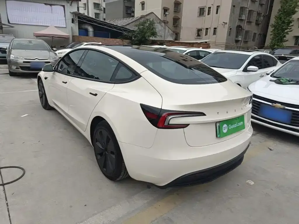 Tesla Model 3 — фото 2