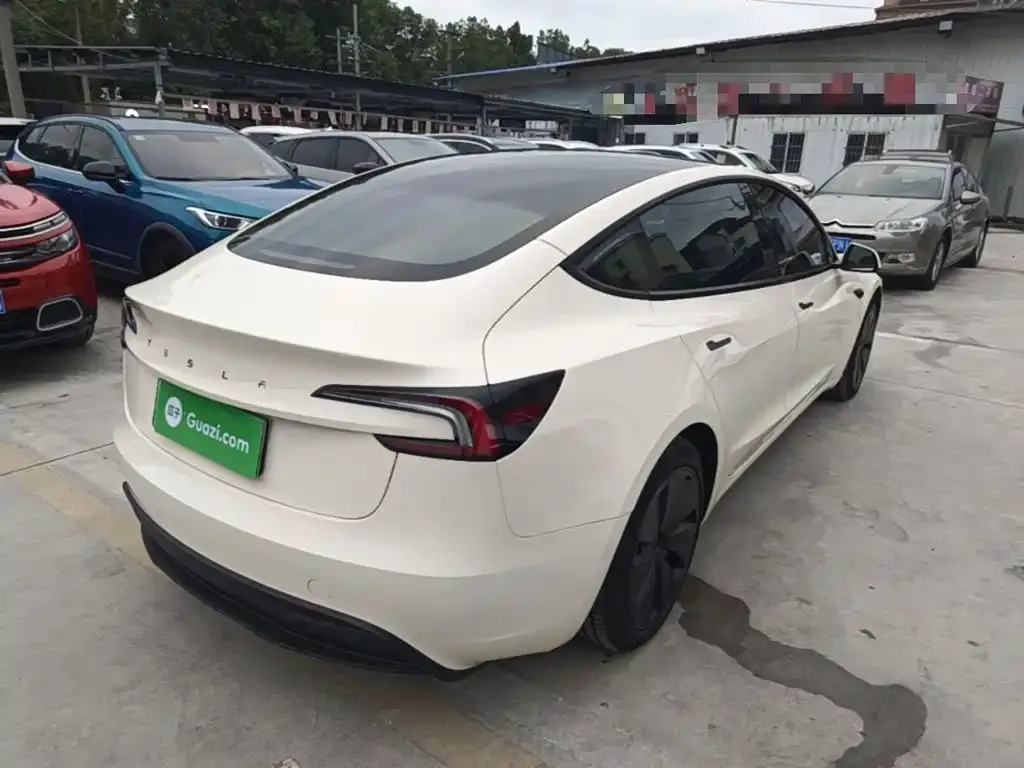 Tesla Model 3 — фото 10