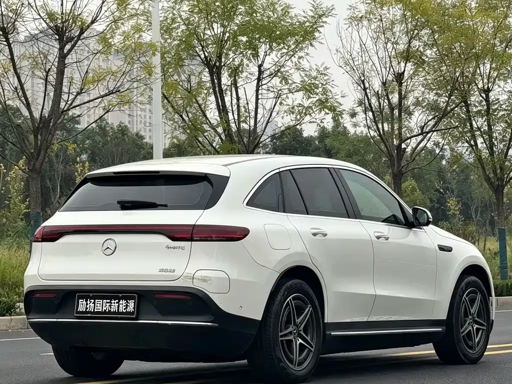 Mercedes-Benz EQC — фото 6