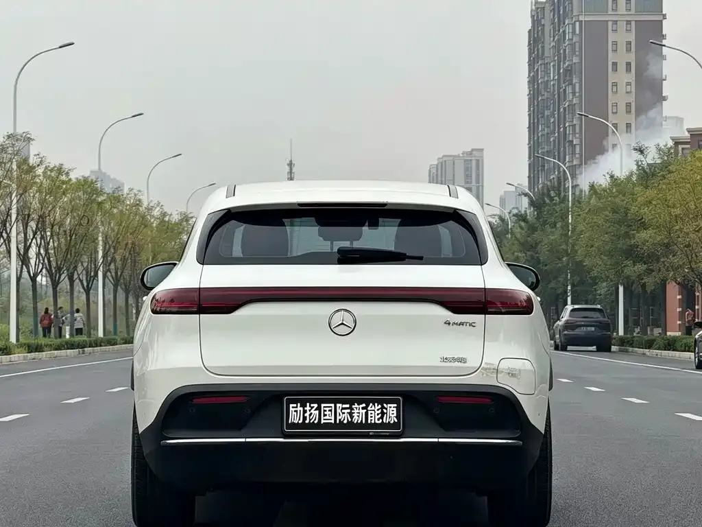 Mercedes-Benz EQC — фото 3