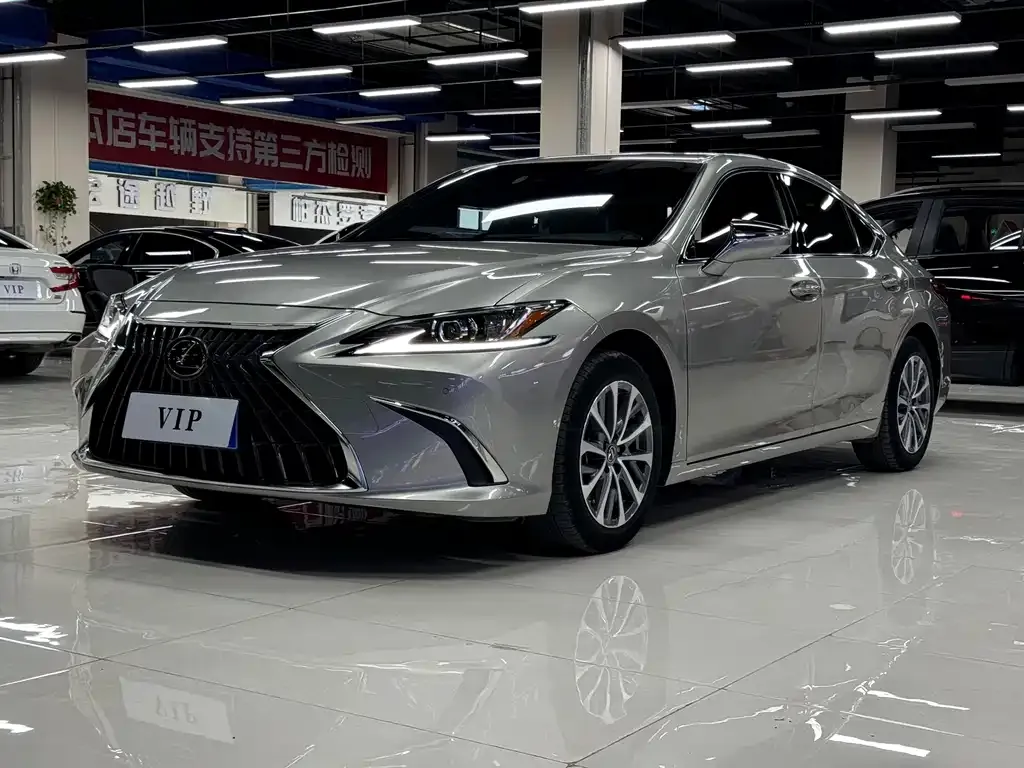 Lexus ES — фото 1