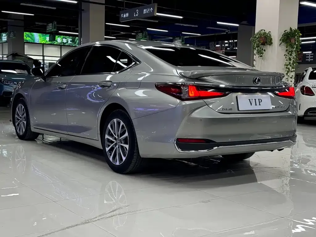 Lexus ES — фото 8